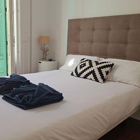 Chic Casa Cathedral At Calle Fresca 2-Bedroom Apartment In Malaga City Center Eksteriør bilde